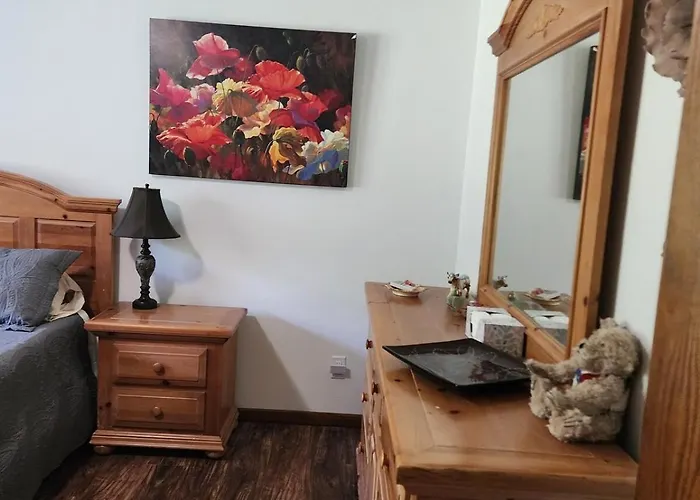Whispering Woods Estate - Relax, Recharge, Connect - 12 Wooded Acres, 3 Bedrooms, 3 Baths, Sleeps 10 *