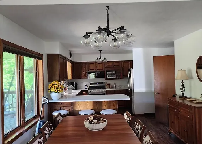 Holiday home Whispering Woods Estate - Relax, Recharge, Connect - 12 Wooded Acres, 3 Bedrooms, 3 Baths, Sleeps 10 *