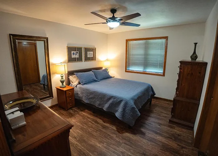 Whispering Woods Estate - Relax, Recharge, Connect - 12 Wooded Acres, 3 Bedrooms, 3 Baths, Sleeps 10 Rockton