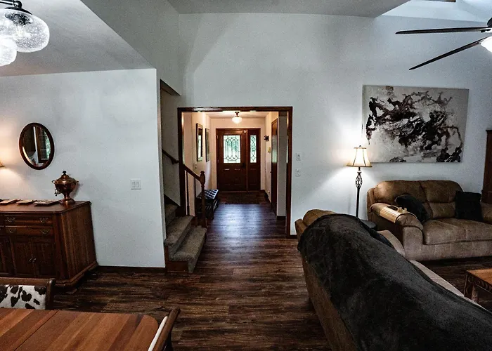 Holiday home Whispering Woods Estate - Relax, Recharge, Connect - 12 Wooded Acres, 3 Bedrooms, 3 Baths, Sleeps 10 Rockton