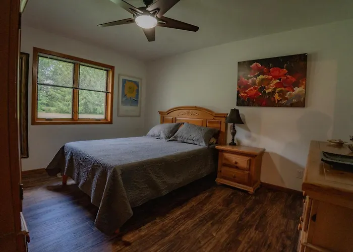 Whispering Woods Estate - Relax, Recharge, Connect - 12 Wooded Acres, 3 Bedrooms, 3 Baths, Sleeps 10