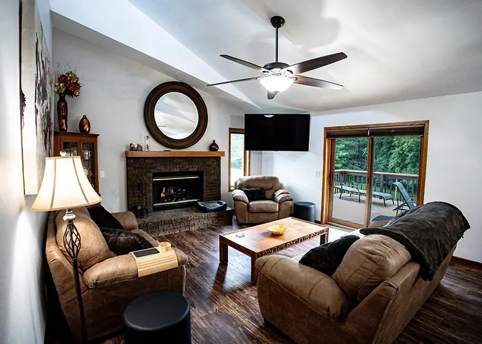 Holiday home Whispering Woods Estate - Relax, Recharge, Connect - 12 Wooded Acres, 3 Bedrooms, 3 Baths, Sleeps 10 *
