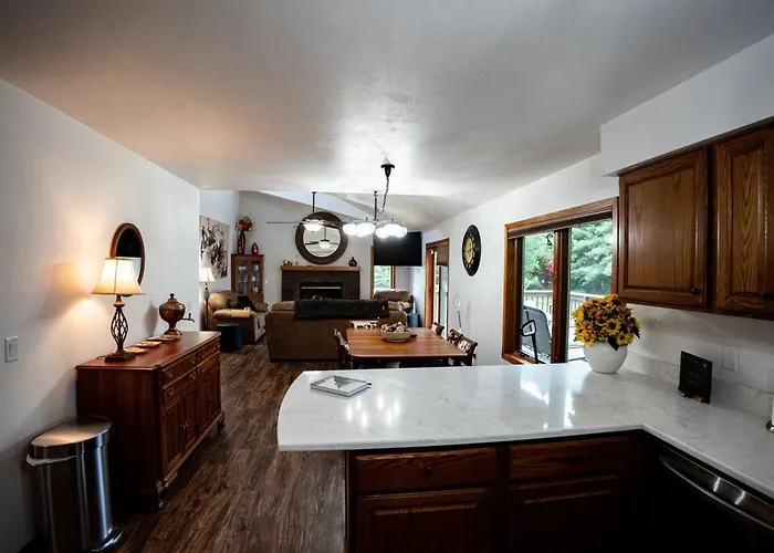 Whispering Woods Estate - Relax, Recharge, Connect - 12 Wooded Acres, 3 Bedrooms, 3 Baths, Sleeps 10