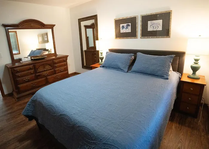 Holiday home Whispering Woods Estate - Relax, Recharge, Connect - 12 Wooded Acres, 3 Bedrooms, 3 Baths, Sleeps 10
