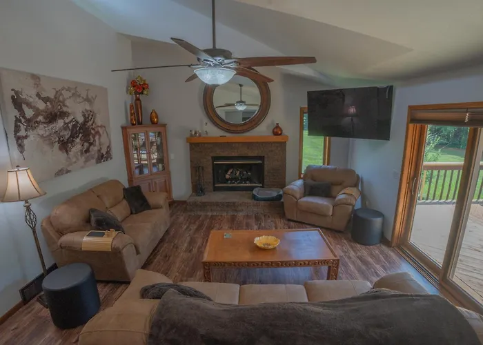 Whispering Woods Estate - Relax, Recharge, Connect - 12 Wooded Acres, 3 Bedrooms, 3 Baths, Sleeps 10 * Rockton
