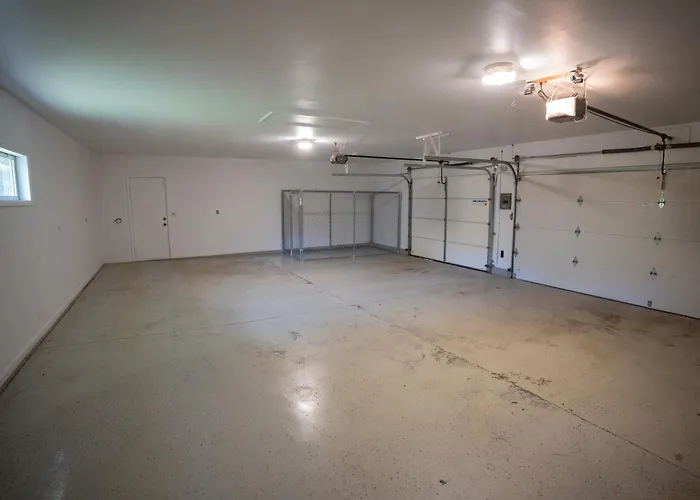 Holiday home Whispering Woods Estate - Relax, Recharge, Connect - 12 Wooded Acres, 3 Bedrooms, 3 Baths, Sleeps 10