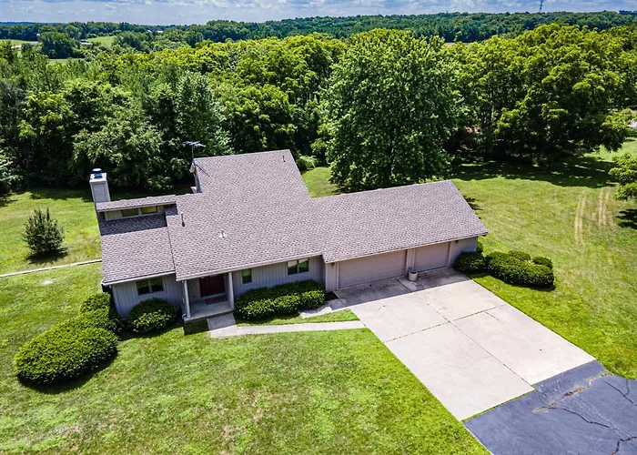 Whispering Woods Estate - Relax, Recharge, Connect - 12 Wooded Acres, 3 Bedrooms, 3 Baths, Sleeps 10 *