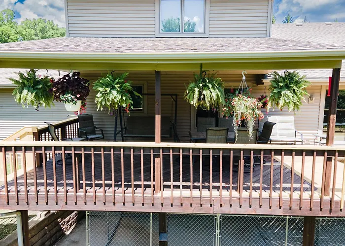 Whispering Woods Estate - Relax, Recharge, Connect - 12 Wooded Acres, 3 Bedrooms, 3 Baths, Sleeps 10 * Rockton