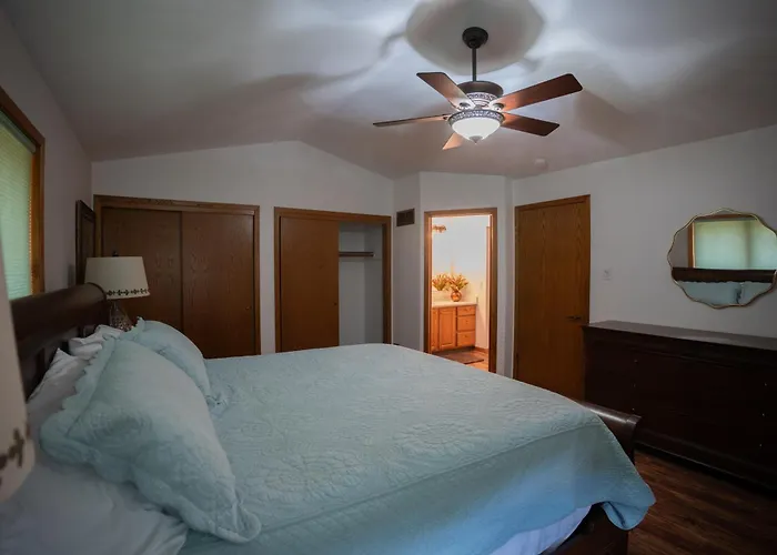 Holiday home Whispering Woods Estate - Relax, Recharge, Connect - 12 Wooded Acres, 3 Bedrooms, 3 Baths, Sleeps 10